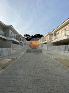 SOBRADO EM CONDOMÍNIO em SÃO JOSÉ DOS PINHAIS - PR, no bairro Aristocrata